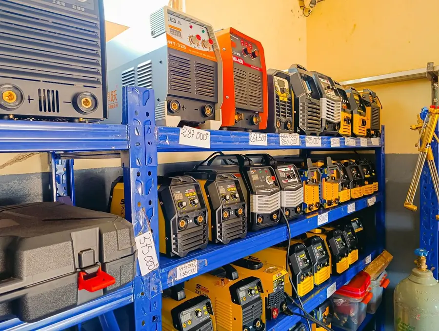 Équipements de protection et matériel de soudure en boutique
